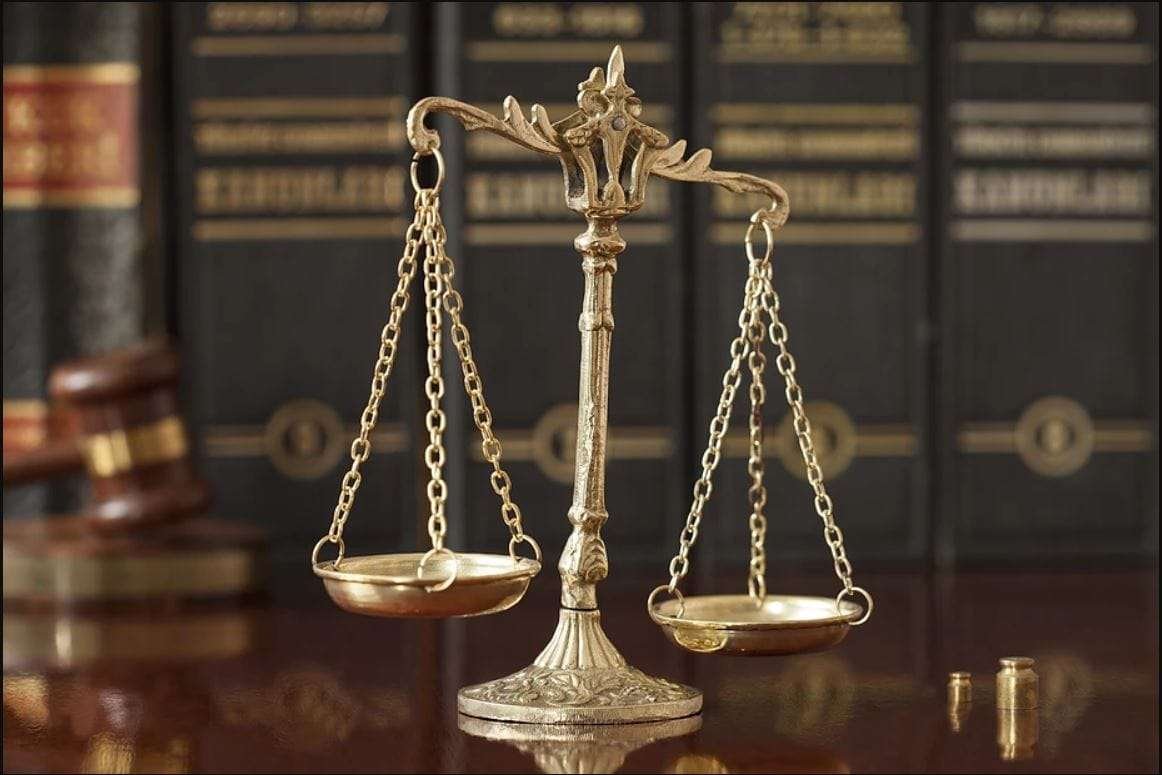 difference between being a da versus a defense attorney Directory